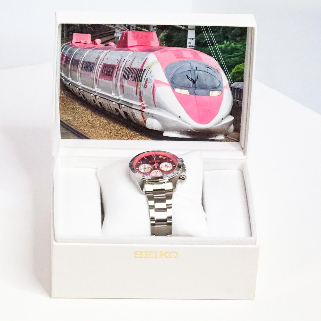 INCREDIBLE SEIKO HELLO KITTY WATCH W/BOX 42MM: Seiko Hello Kitty Shinkansen watch in excellent condition. It features a stainless steel case, a pink dial, a stainless steel band, a date display, and three subdials. It comes with its original box.