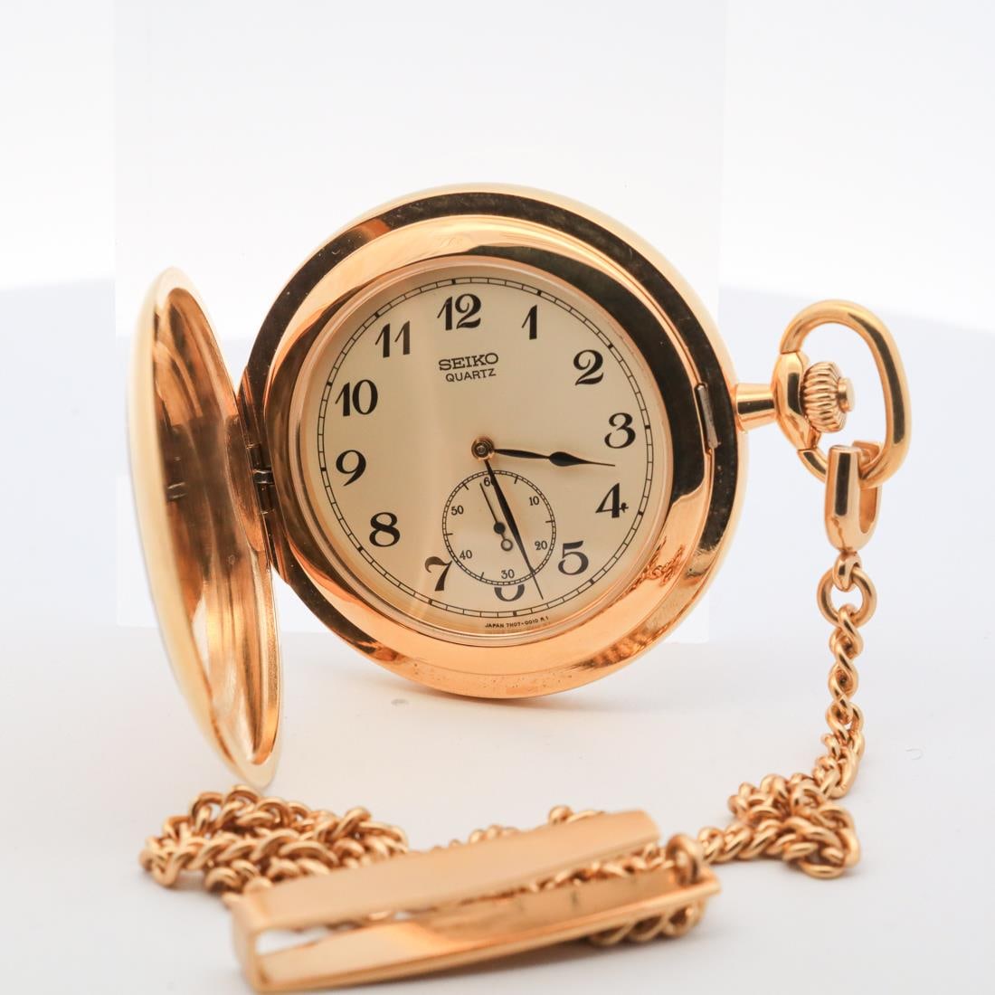 SEIKO PRIME MINISTER 7N07-001A POCKET WATCH, 42MM: Seiko Prime Minister 7N07-001A pocket watch in excellent condition. It features a gold-toned case and chain, a white dial, and a subdial. Stamped Seiko, Base metal, Japan Z, on the chain's clasp. Deta