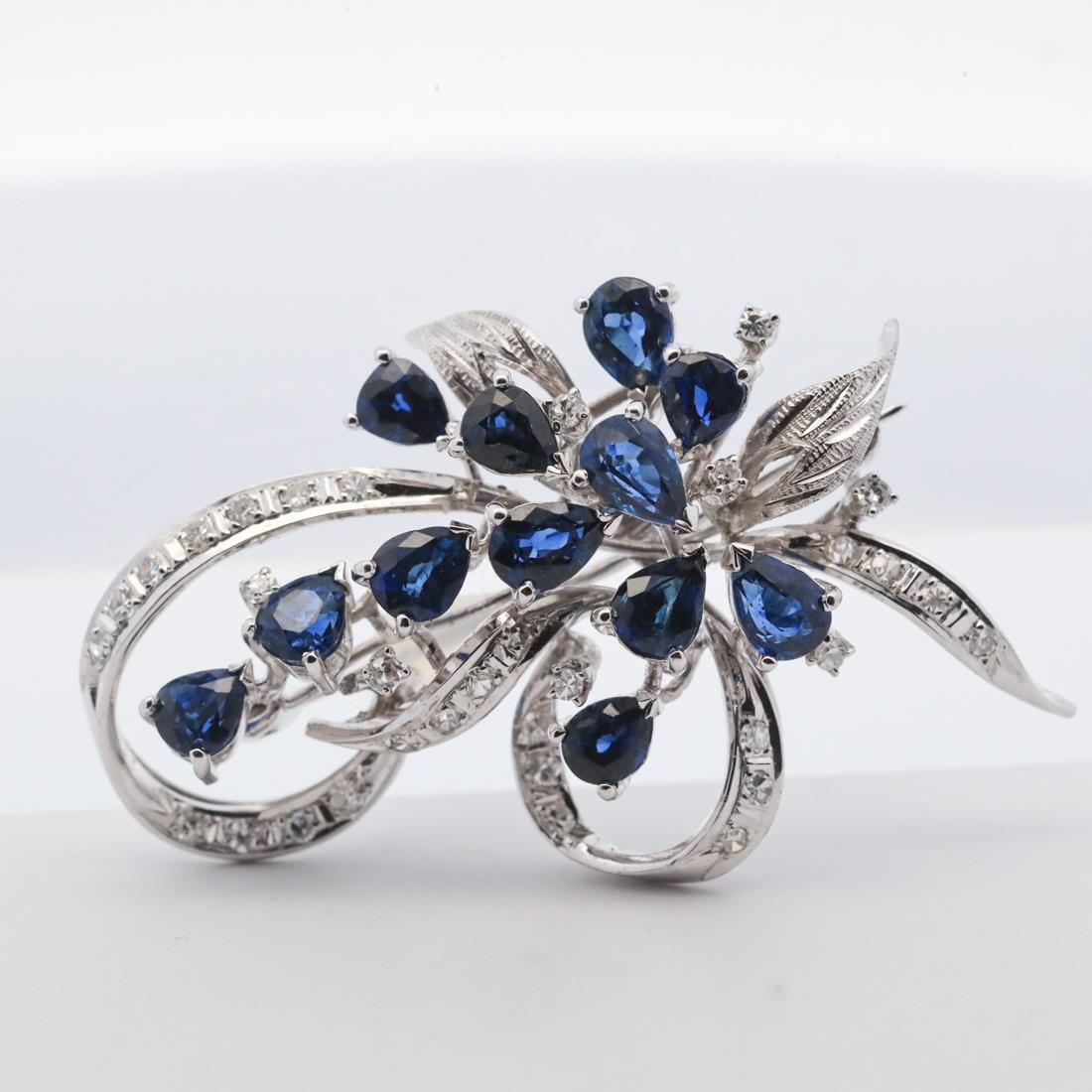 14KWG 5.75CTTW SAPPHIRE & DIAMOND BROOCH (1 of 7)