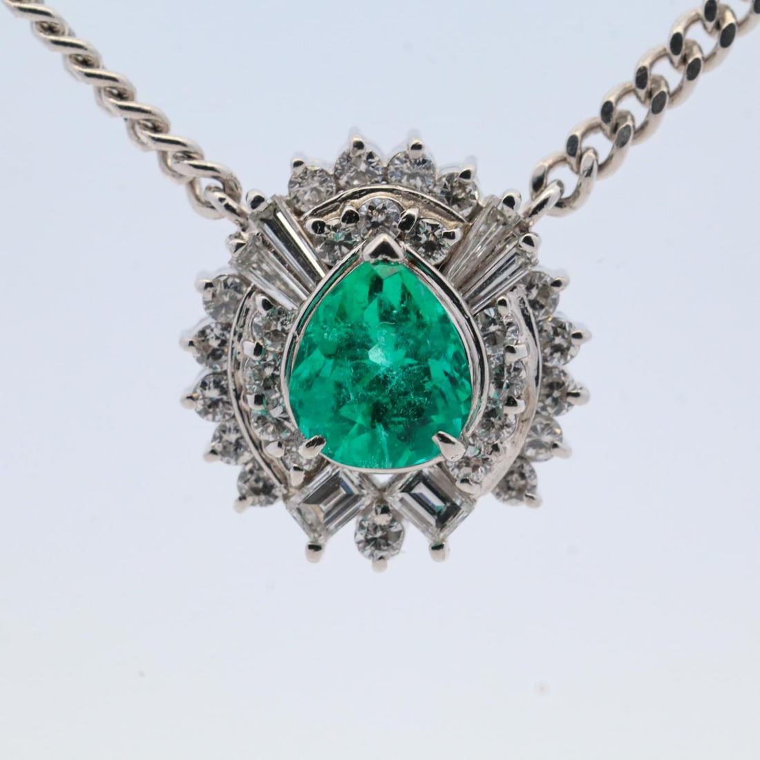 PLAT 1.36CTTW EMERALD & DIAMOND NECKLACE (1 of 6)