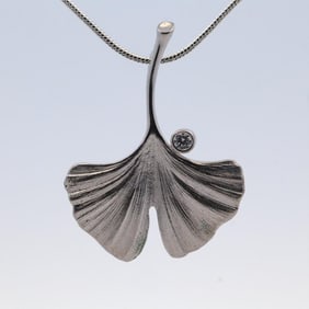 18K GOLD GINKGO LEAF DIAMOND PENDANT