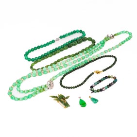8 Piece Jade and Green Stone Estate Lot