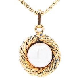 Chanel Vintage Pearl Pendant Necklace Gold 16.5"
