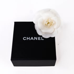 Chanel Camellia White Satin Brooch with Box – Rare 1990s