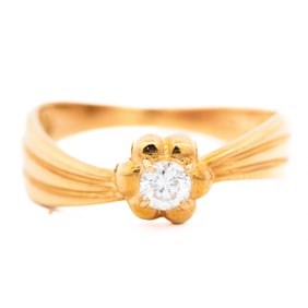 18KYG Vintage Feminine Natural Diamond Ring Size 4.5