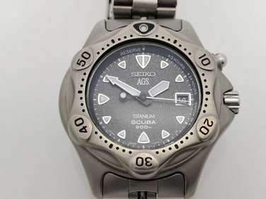 Seiko Scuba 3M22?0A10 Men's Diver Watch – Stainless Steel/Titanium, Automatic