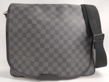 Louis Vuitton Damier Graphite Daniel MM Messenger Bag N58029 – Black Canvas