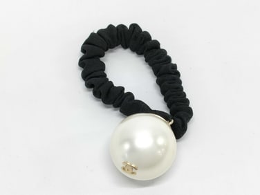 Chanel CC Pearl Scrunchie 2021