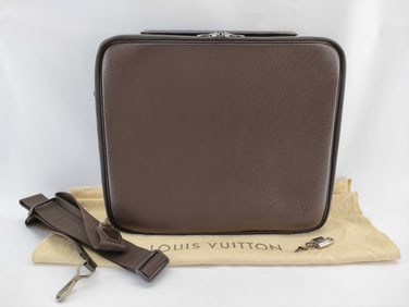 Louis Vuitton Taiga Leather Crossbody Messanger Bag