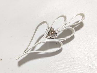 Hermès White Ribbon-Form Brooch