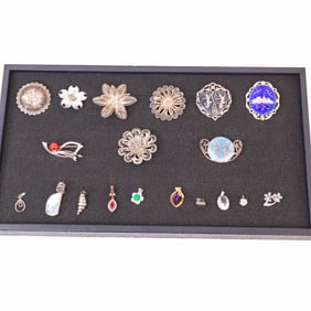 Group of 100g Sterling Silver Pieces of Jewelry