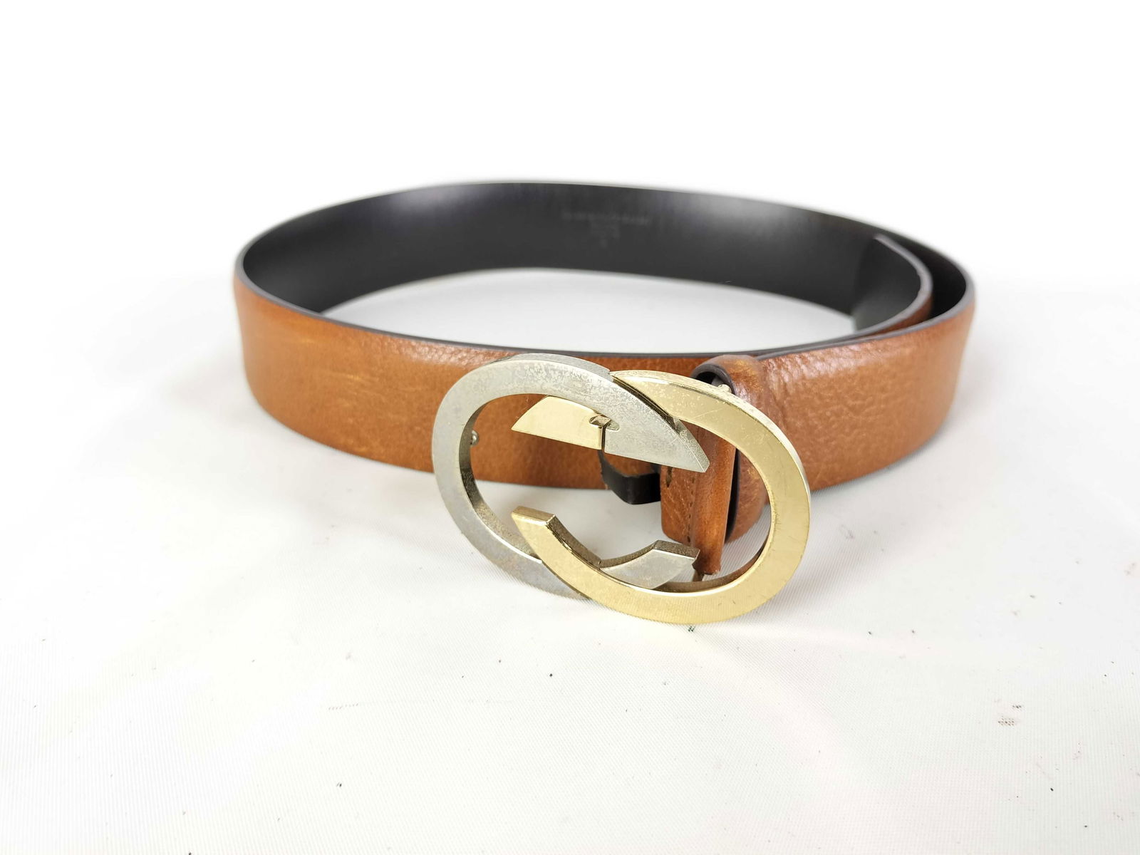 Gucci 90 cm Leather GG Log Belt: Authentic Vintage Gucci 90 cm Leather GG Log Belt. With brushed silver and gold tone interlocking GG hardware. 