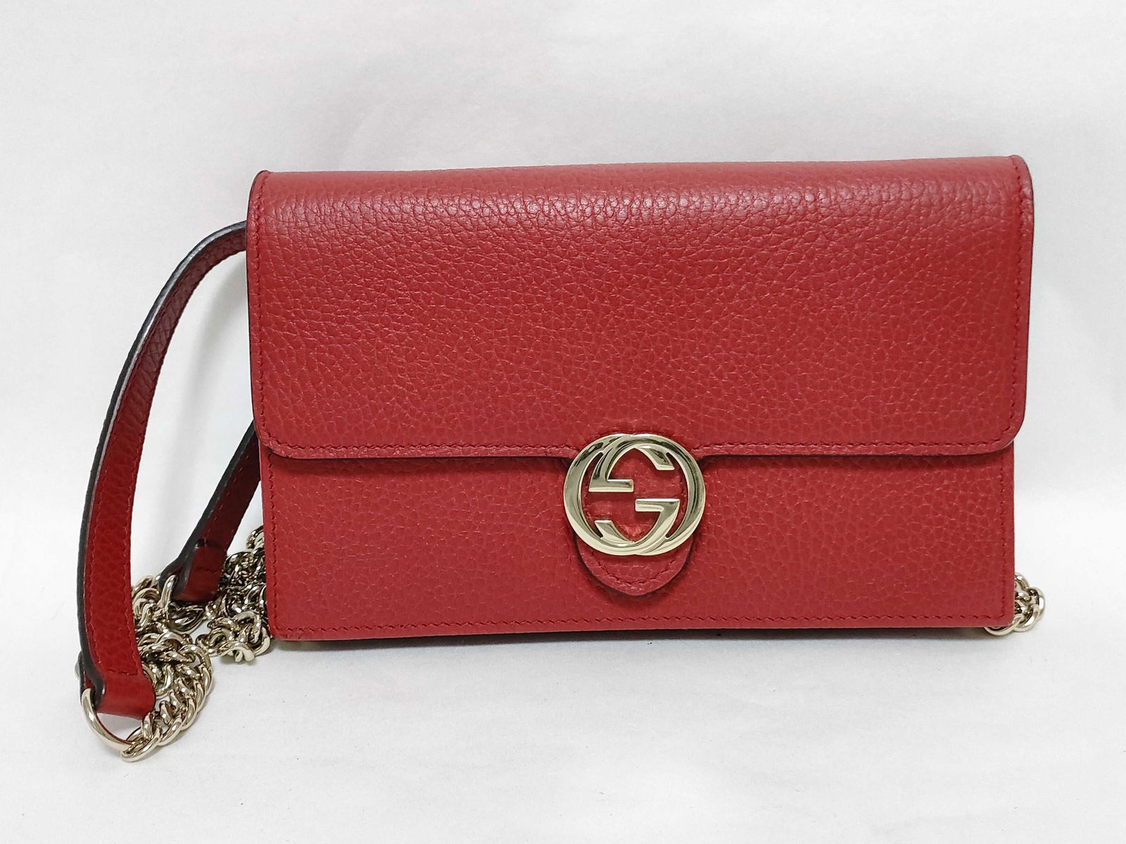 Gucci GG Interlocking Shoulder Bag in Red Leather: Authentic Gucci GG Interlocking Shoulder Bag in red leather with gold hardware and black nylon lining interior. A classic evening bag in excellent condition. Preowned authentic luxury at gallery63.net