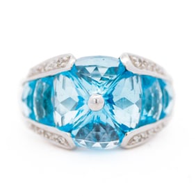 18k WG Blue Topaz & Diamond Ring Size 7