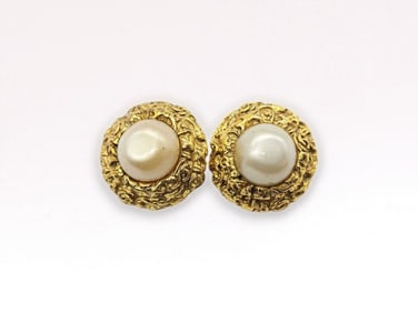 Chanel Vintage 1999 Gold Plated & Costume Pearl Earring Clips 99A