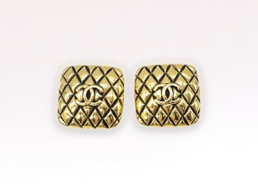 Chanel Gold CC Quilted Clip on Earrings w/Box