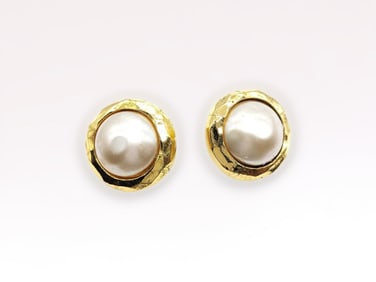 1980s vintage Chanel Mabe Pearl Gold Plated Earrings