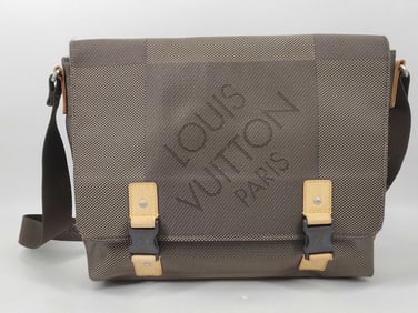 Louis Vuitton Damier Geant Loup messenger ba