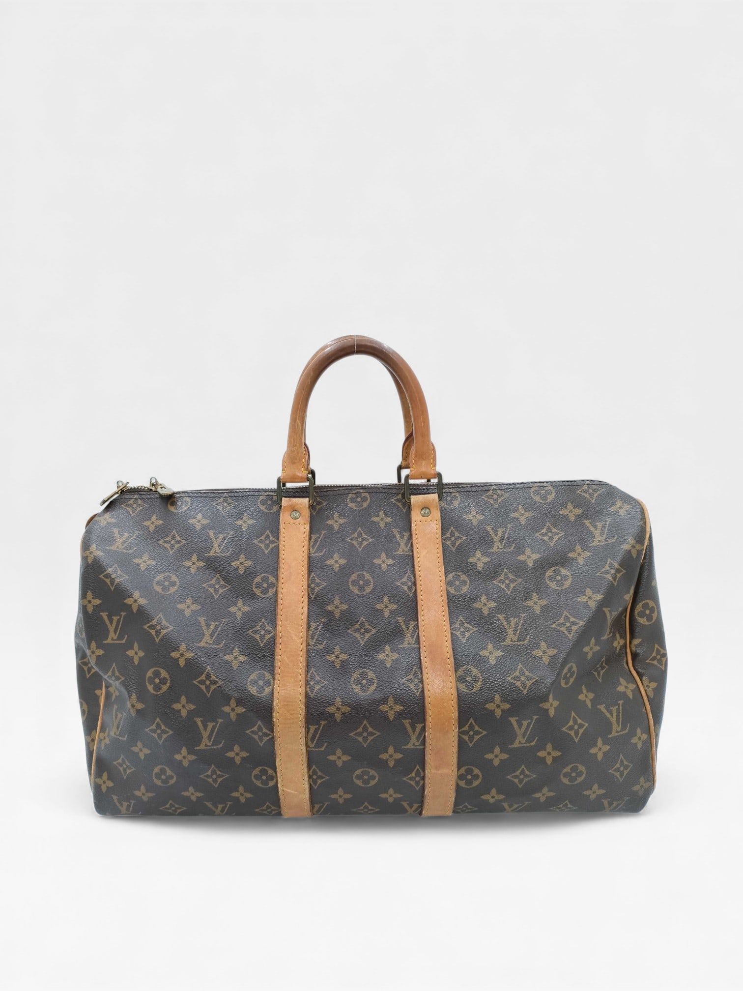 Louis Vuitton Keepall Travel Bag 45cm size: Authentic Louis Vuitton Keepall travel bag in monogram coated canvas with Vachetta leather trim. Refer to photos for condition.