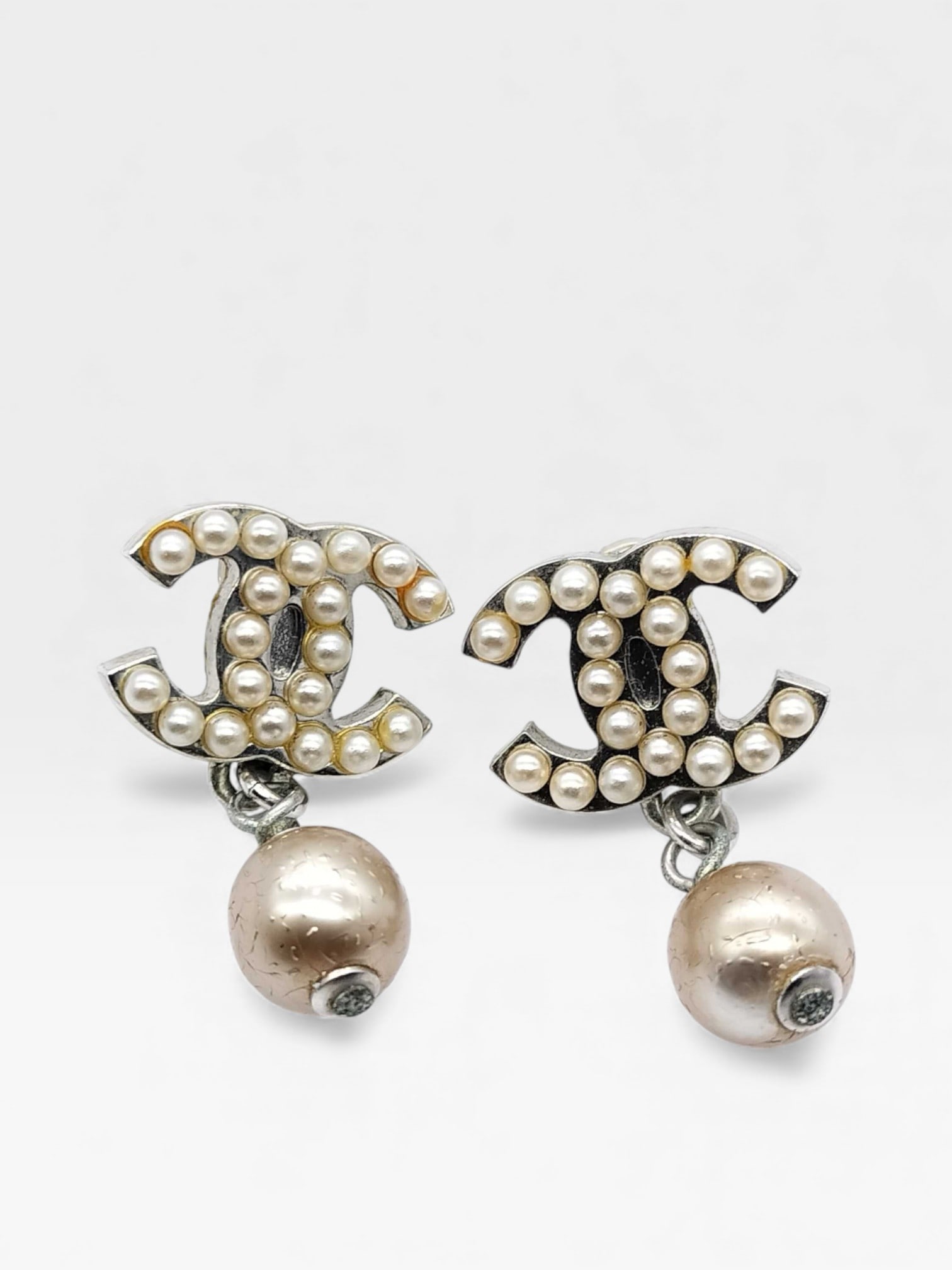 Chanel 2005 CC Logos Rhinestone Pearl Drop Stud Earrings Silver Tone 05V (1 of 10)