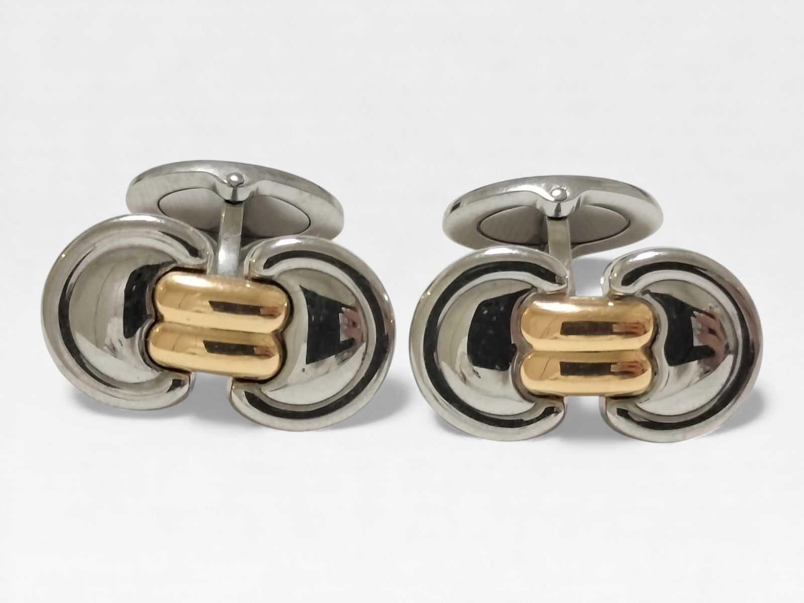 Dunhill Cufflinks 925/750 12.2g: Dunhill 925 sterling silver and 750 18k yellow gold marked cufflinks 12.2 grams total weight.