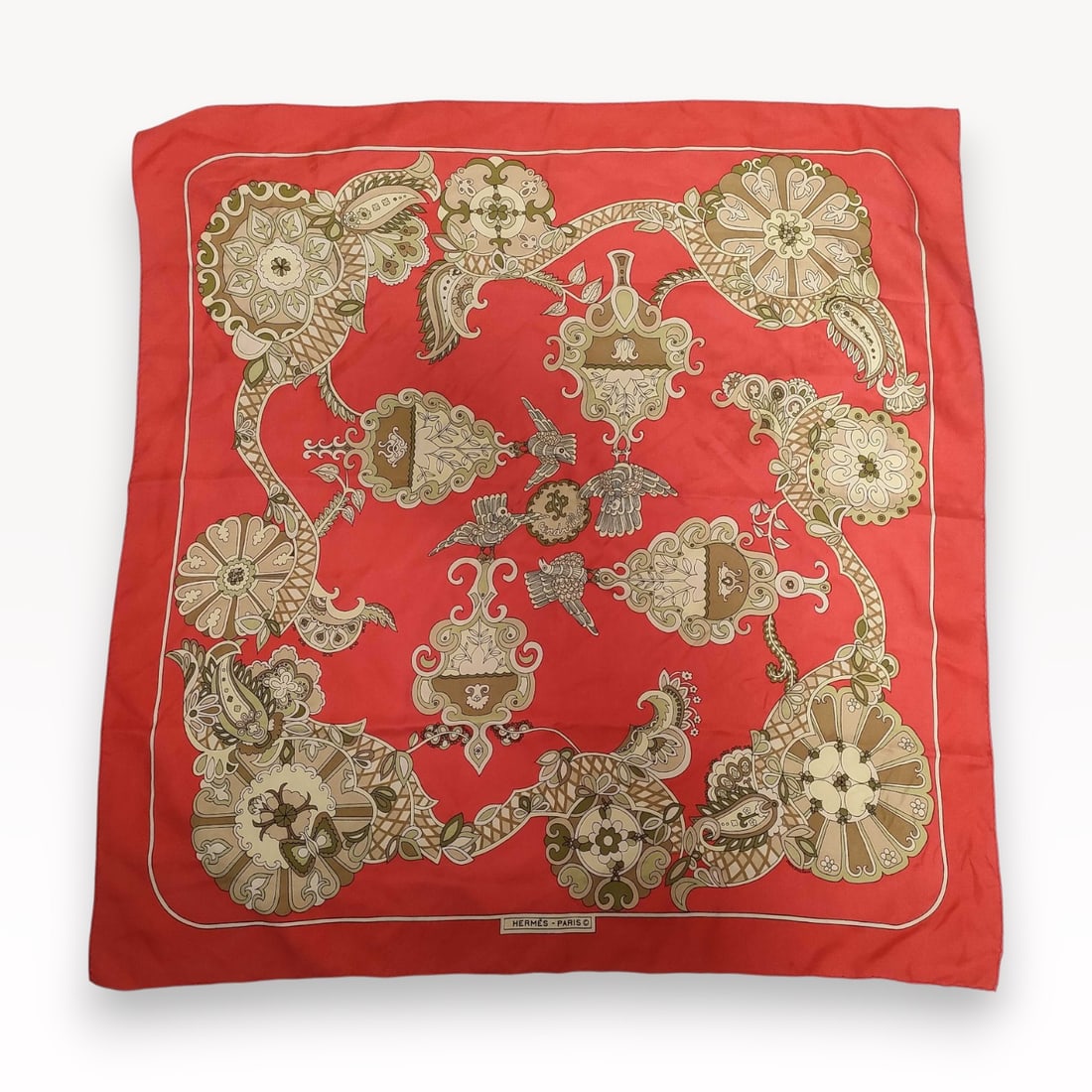 Hermès Silk Scarf Cendrillion Cinderella 90cm: Hermès Silk Scarf Cendrillion Cinderella 90cm no tags, some signs of wear.