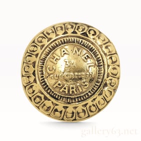 Vintage Chanel 31 Rue Cambon round gold-plated brooch 1980