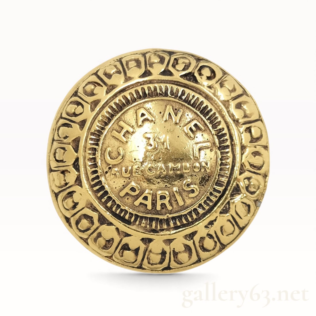 Vintage Chanel 31 Rue Cambon round gold-plated brooch 1980 (1 of 6)