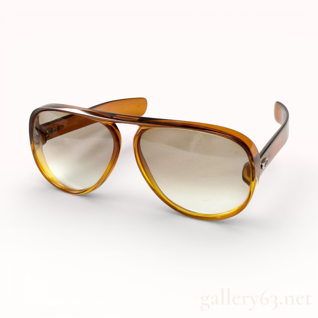 Rare Dior Monsieur Oversized Aviator Sunglasses: Authentic vintage Christian Dior Monsieur oversized aviator sunglasses in a translucent amber or brown tortoiseshell effect.