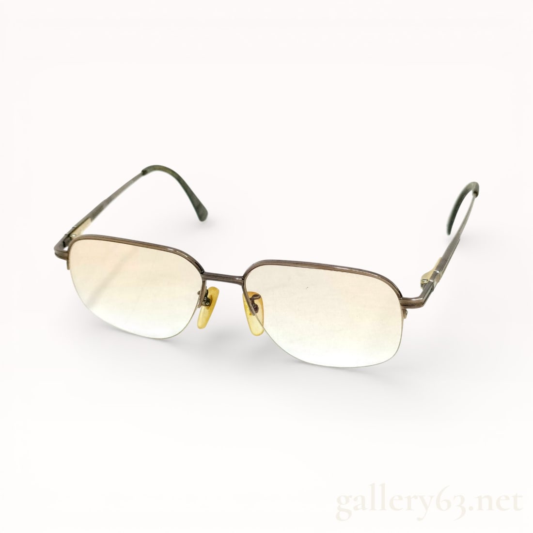 Vintage Burberry Gradient Lens Sunglasses: Authentic vintage Burberry gradient lens metal frame sunglasses. 