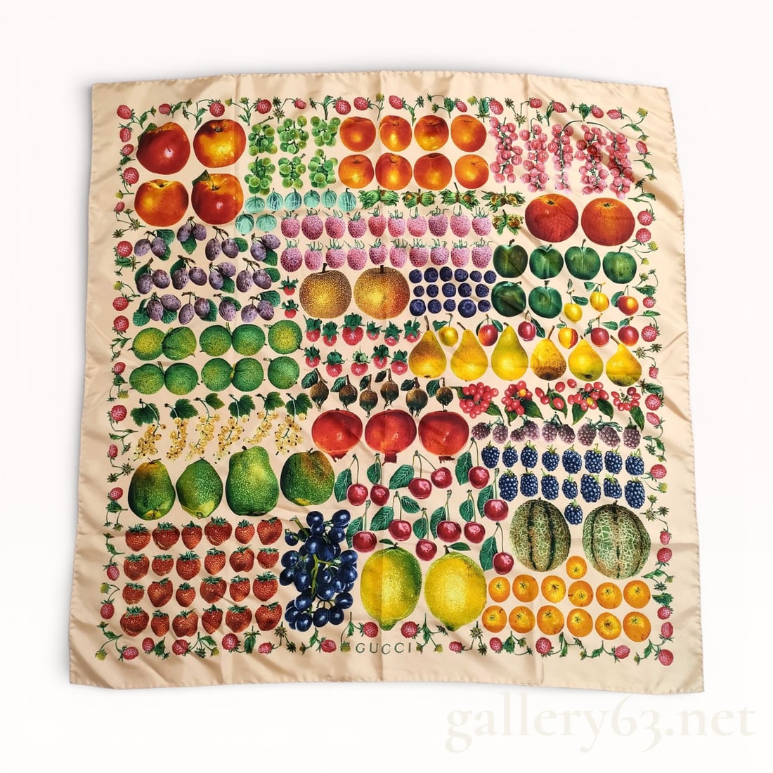 Rare Vintage Gucci Fruit Scarf 90cm: Rare important authentic vintage Gucci Fruit Scarf 90 cm. 