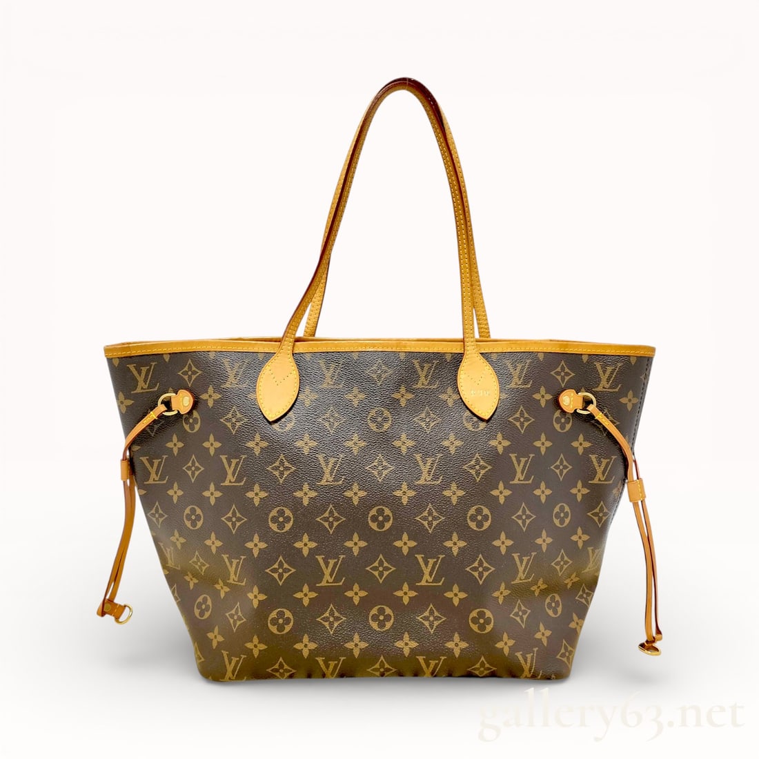Louis Vuitton Monogram Neverfull MM Tote Bag: Authentic Louis Vuitton Neverfull MM M50366 tote bag in Monogram canvas with natural cowhide trim and gold-colored hardware. 