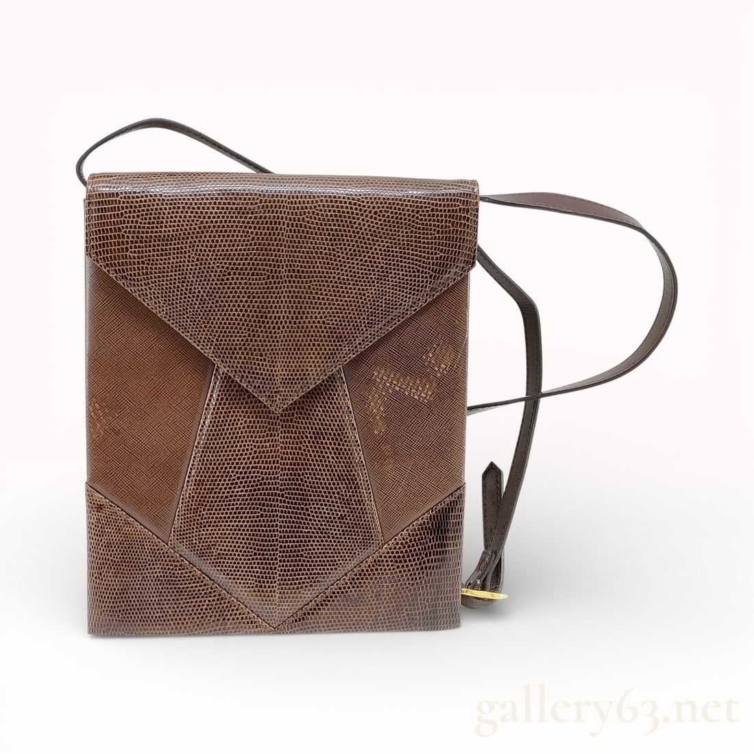 Rare Vintage YSL Yves Saint Laurent Lizard Skin Shoulder Bag: Authentic rare vintage 1980-1990s YSL Yves Saint Laurent lizard skin and cow skin leather shoulder bag in a deep rich brown with YSL monogram interior. Incredible bag, scarcely found for sale. 