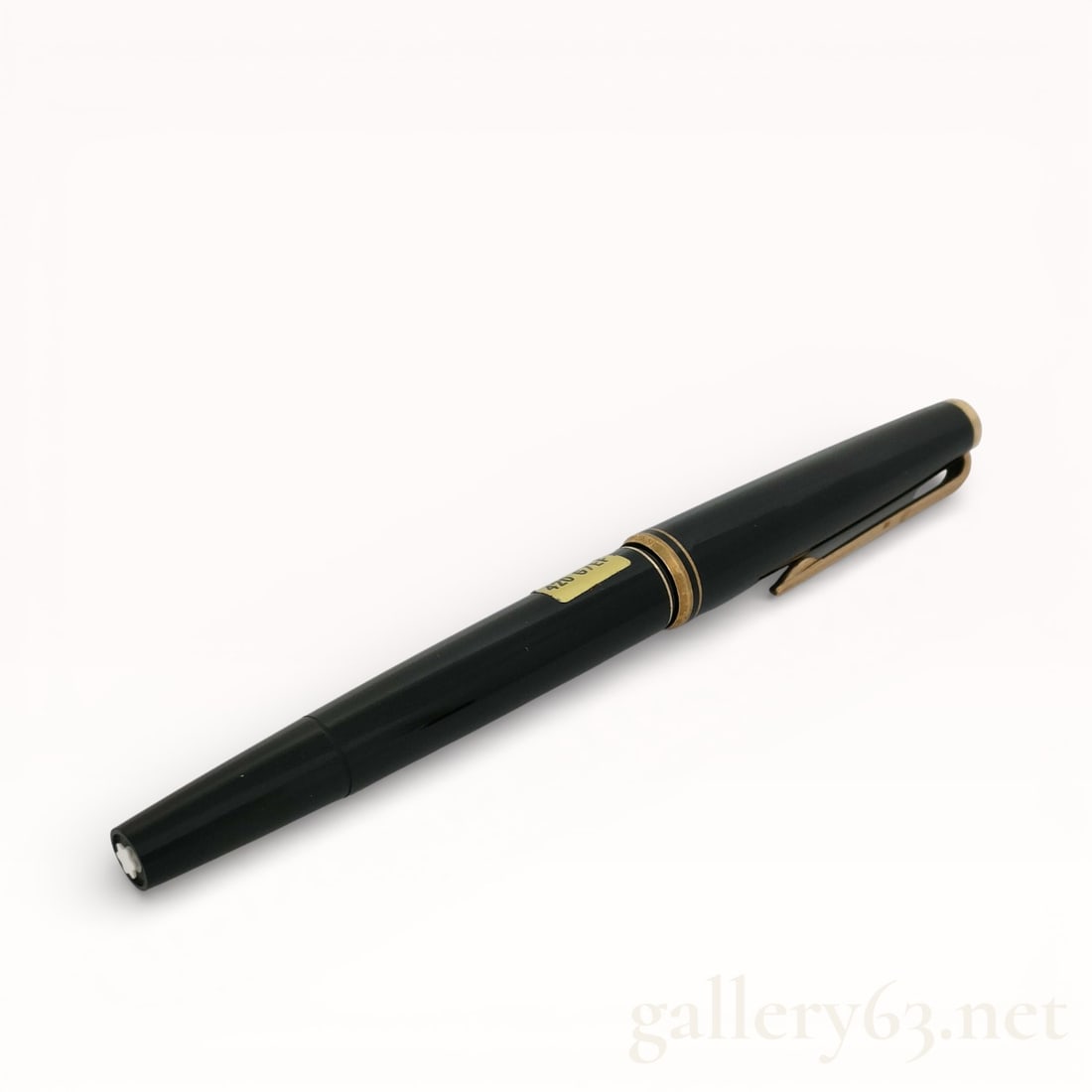 Montblanc Meisterstück Black Fountain Pen with 585 Gold Nib (1 of 7)