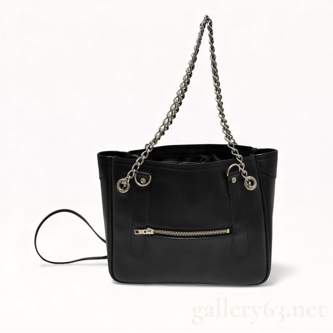 Comme des Garcons Black Leather Chain Shoulder Bag: Authentic Comme des Garcons black leather and ruthenium tone hardware GN-K202 Shoulder Bag.