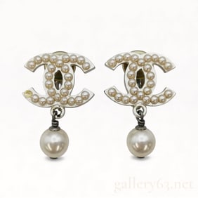 Chanel 03A Coco Crush Costume Pearl Drop Earrings