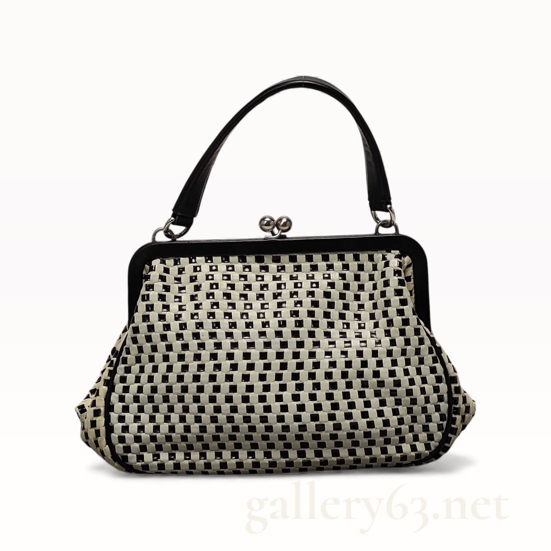 MIU MIU Intrecciato Leather Gamaguchi Kiss Lock Top Handle Bag: Authentic MIU MIU handbag having woven black and ivory leather construction forming an allover intrecciato pattern. Structured gamaguchi-style metal frame set with a kiss lock closure at the top. Sing