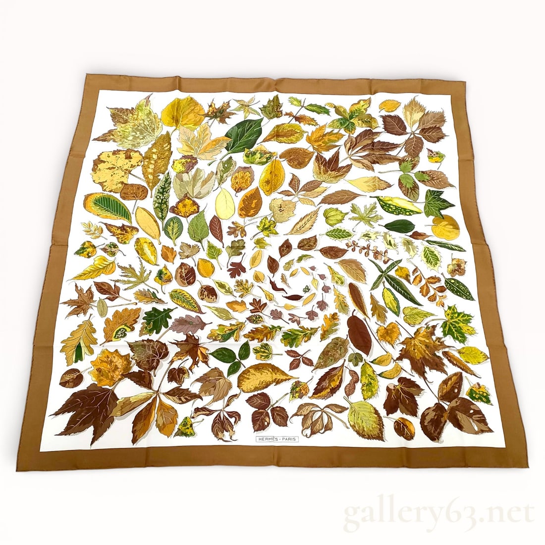 Hermès Fallen Leaves Silk Carré Scarf 90: Hermès silk carré scarf featuring the Fallen Leaves design, printed in shades of brown, tan, ochre, olive, and cream. Overall composition presents an allover arrangement of assorted autumn leaves re