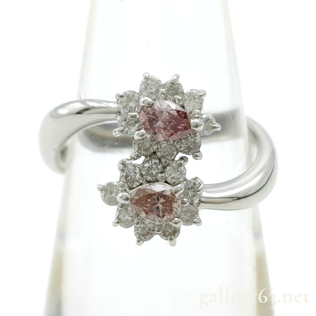 18k White Gold Toi et Moi Ring with Earth-Mined Pink and White Diamonds, Size 6: 18k white gold toi et moi ring having two opposing pink diamond center stones (weighing .160 and .165 carats), each set within a halo of round white diamonds (totaling .40cts). Curved polished white