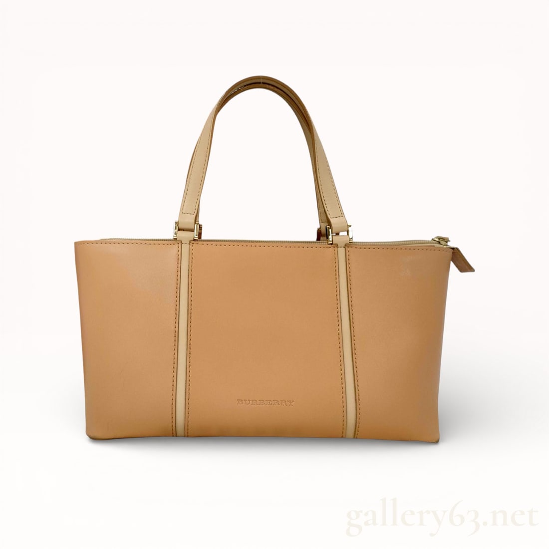 Vintage Burberry Tan Cowhide Leather Handbag - Excellent Condition: Authentic Burberry leather handbag having a structured rectangular silhouette in tan leather. Dual top handles attached with stitched leather tabs. Top zip closure opening to a fabric-lined interior f