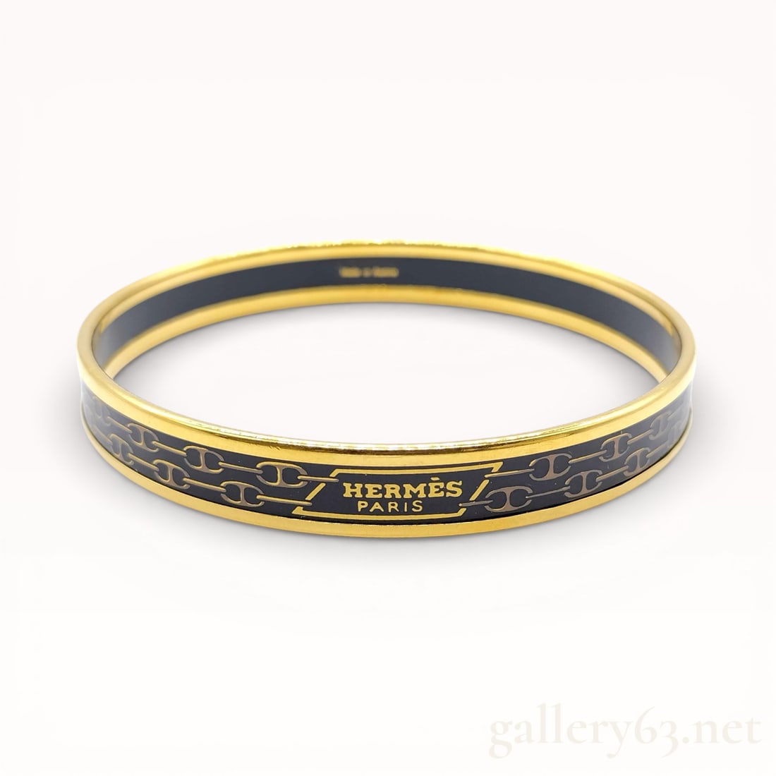 Hermès narrow enamel bangle bracelet in black with a gold-plated Chaine d'Ancre link design (1 of 6)