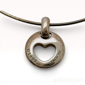 Vintage 1999 Tiffany & Co. Pierced Heart Necklace with original Box & pouch