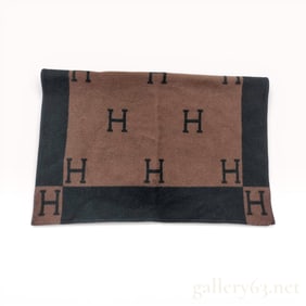 Vintage Hermès "Avalon" Hand Woven Jacquard Loom in Scotland 85% merino 15% cashmere