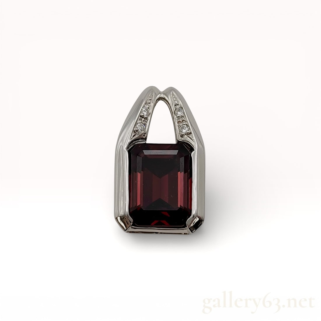 Platinum 4.00ct Garnet and Diamond Pendant Top, Emerald-Cut 4.00ct, 3.8g: Refined platinum pendant top centered with a richly saturated crimson garnet in an emerald cut, offering strong color concentration and crisp step facets. Subtle diamond accents add definition without