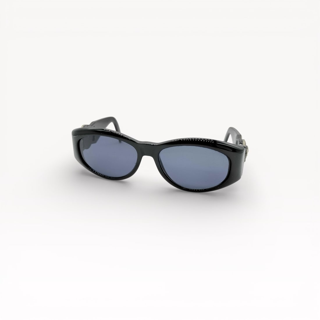 Versace Medusa 424/S Sunglasses: Authentic Versace sunglasses, model 424/S, featuring a sleek black frame with dark tinted lenses. Signature Medusa head hardware accents the temples, adding a bold Versace touch. Compact oval/rectangu