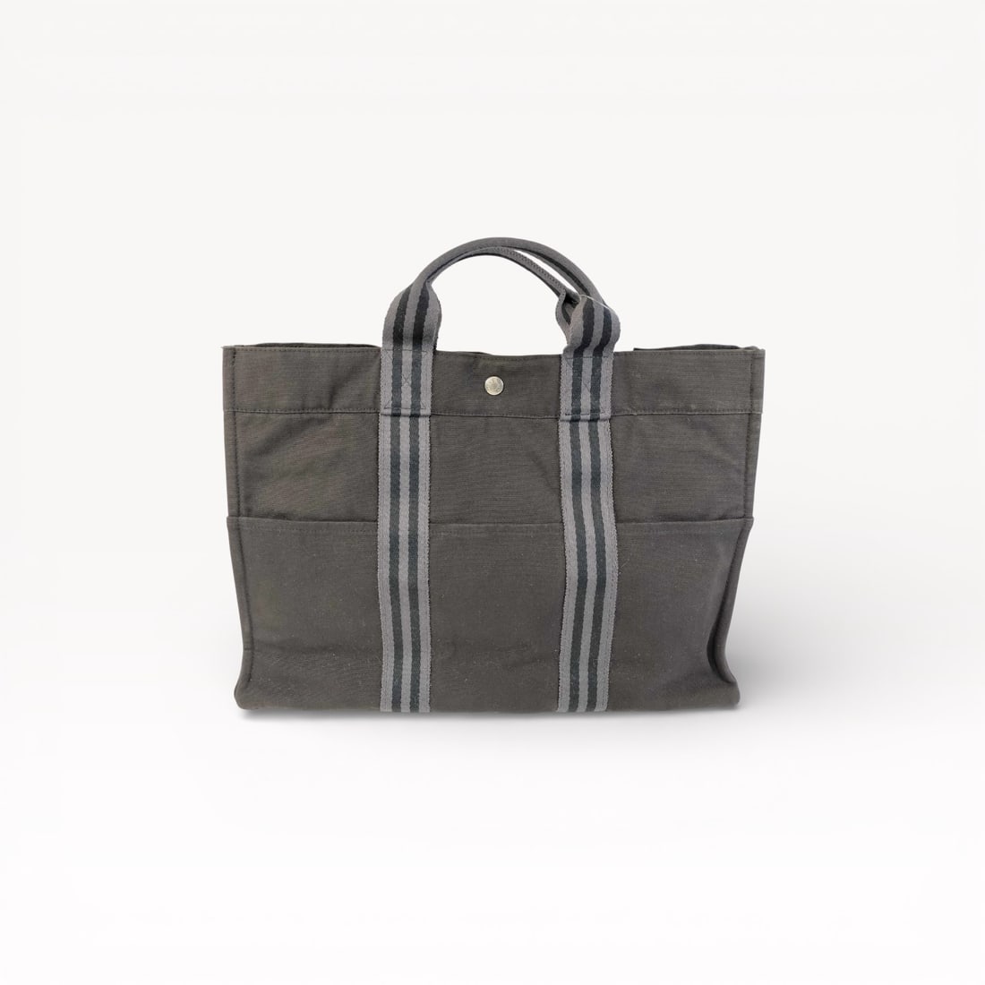 Hermès Fourre Tout MM Tote Bag 45 size: Authentic Hermès Fourre Tout MM tote bag in black and grey canvas. Six exterior pockets. Made in France. 100% Cotton. One interior zippered pocket