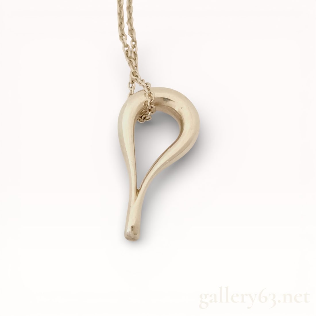 Tiffany&Co. Open Teardrop 20.5 inch Necklace With Box: Authentic Tiffany&Co. .925 silver chain and an open teardrop-form pendant with a smooth polished surface. Design featuring an asymmetrical teardrop outline tapering to a rounded terminal,