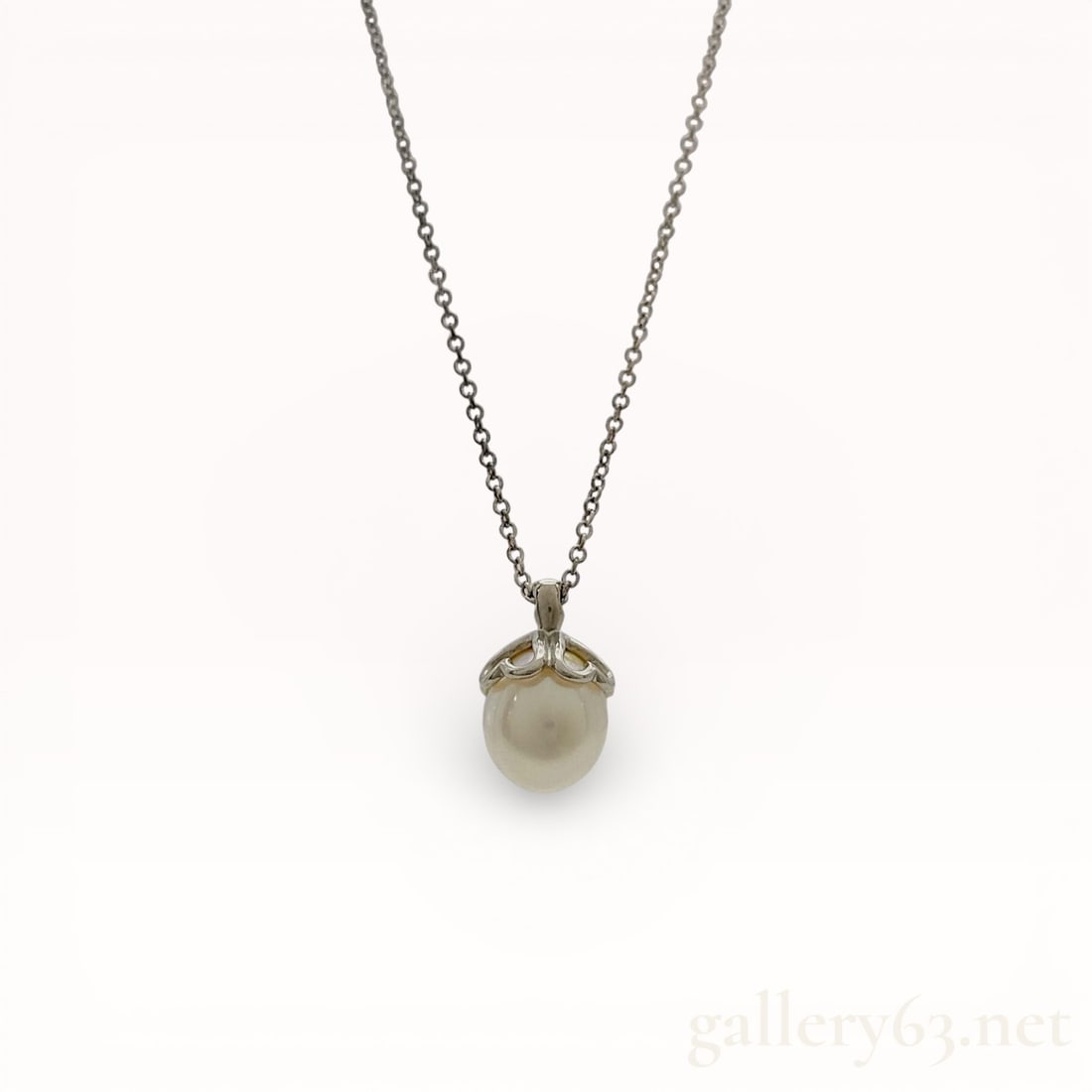 Tiffany&Co. .925 Sterling Silver and Pearl Necklace With Box: Authentic Tiffany&Co. silver chain and a single white spherical pearl, suspended from a small white metal cap and bail. Design presenting a simple drop form with the bead centered below the