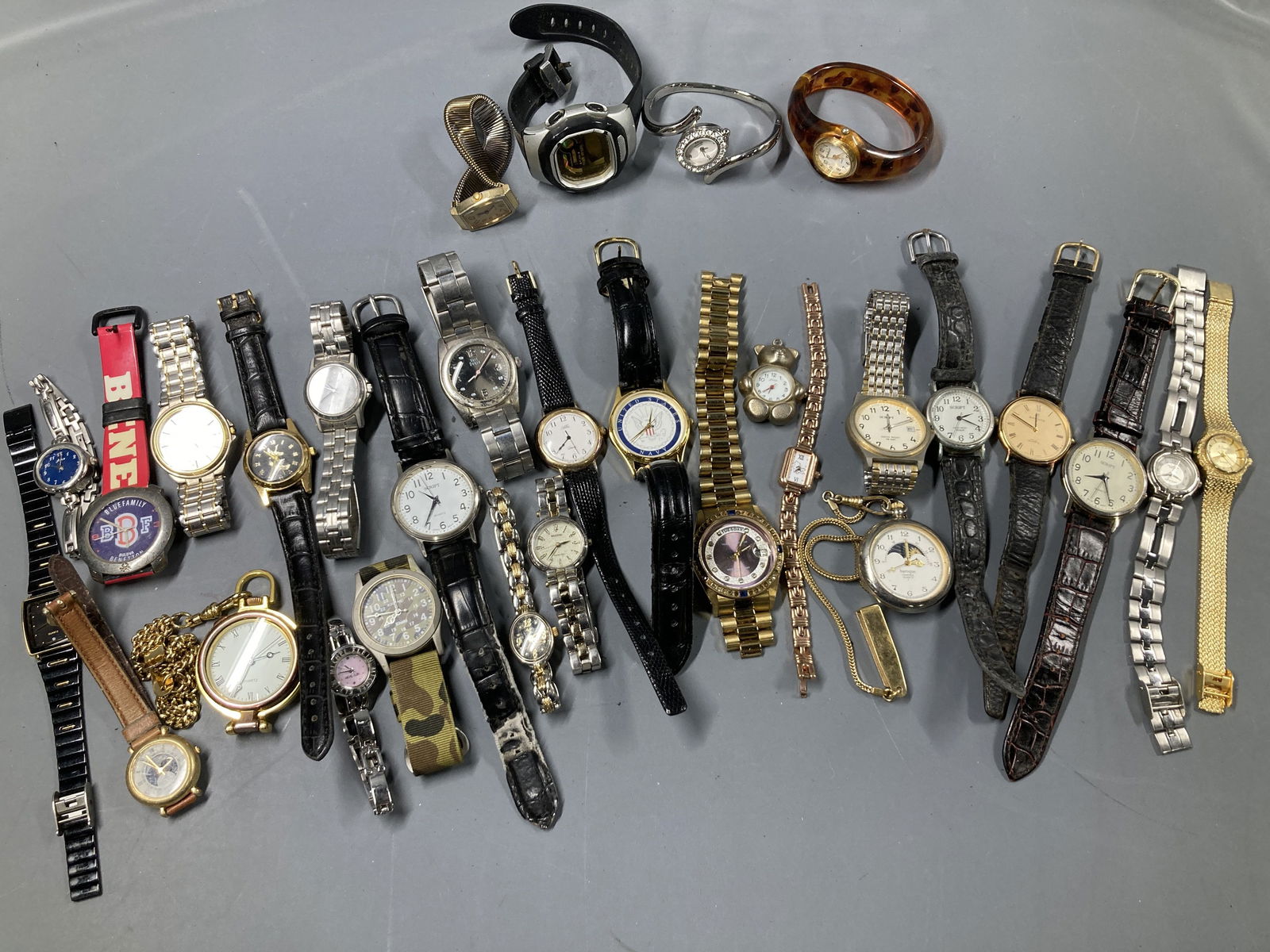 Group lot/ collection of 30 watches (1 of 9)