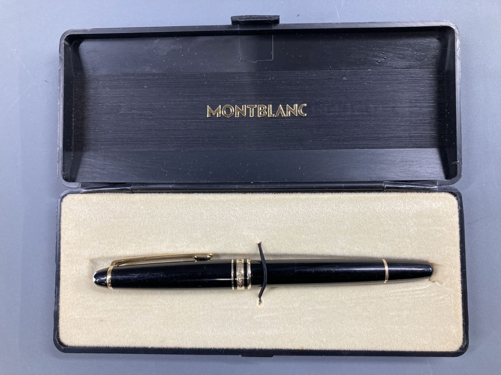 Montblanc Meisterstuck 14K Engraved Pen (1 of 9)